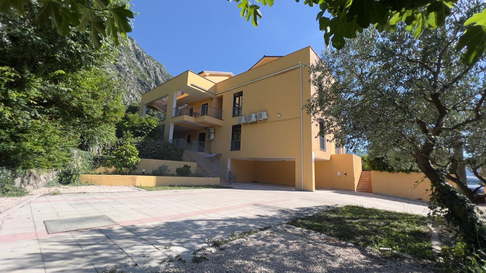 Villa Risan Apartments Luaran gambar