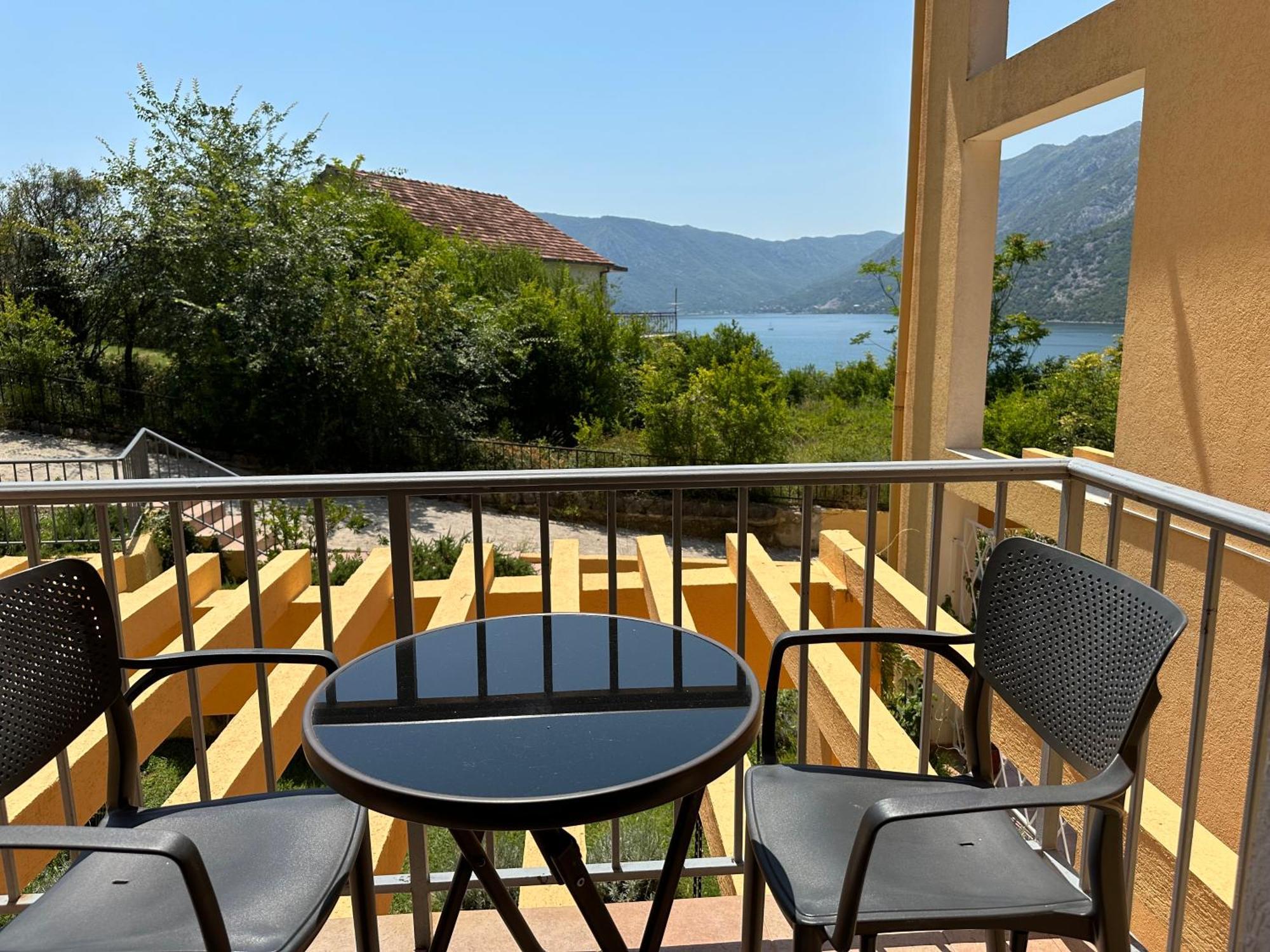 Villa Risan Apartments Luaran gambar
